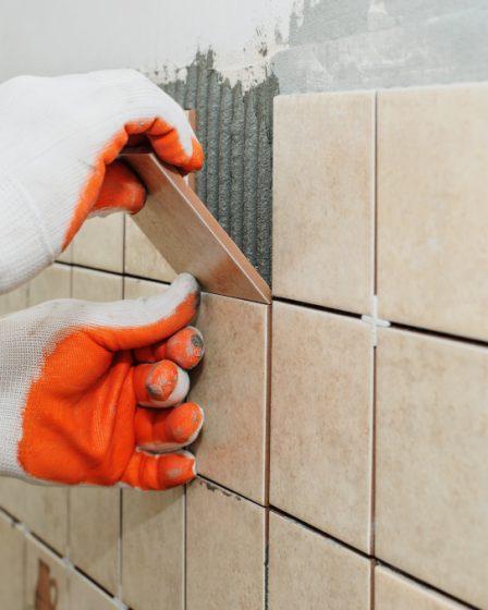 Comment poser du carrelage sur un mur